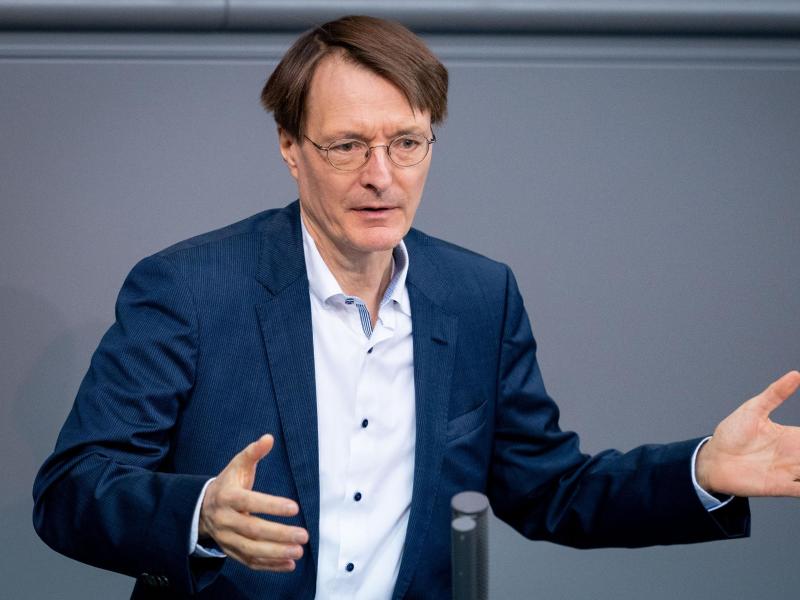 Lehnt den Bundesliga-Neustart ab: Karl Lauterbach, SPD-Gesundheitsexperte Lehnt den Bundesliga-Neustart ab: Karl Lauterbach, SPD-Gesundheitsexperte