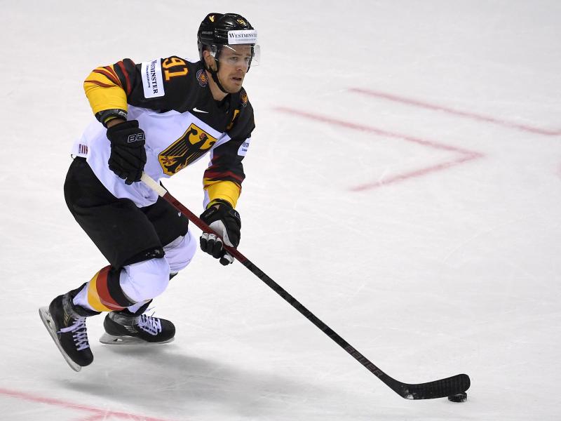 Moritz Müller ist der Kapitän der deutschen Eishockey-Nationalmannschaft Moritz Müller ist der Kapitän der deutschen Eishockey-Nationalmannschaft