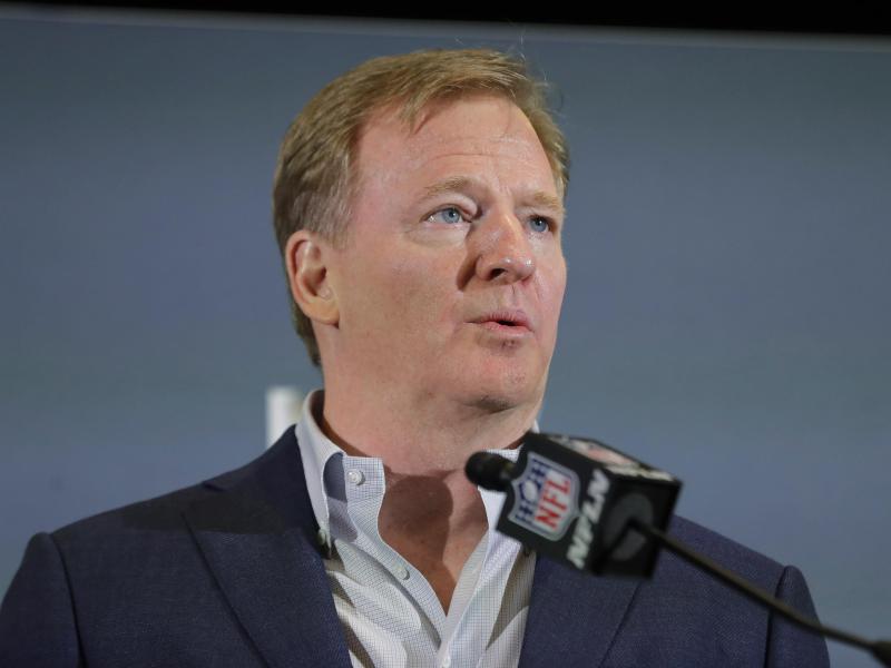 Roger Goodell sprach der Familie von George Floyd sein Beileid aus Roger Goodell sprach der Familie von George Floyd sein Beileid aus