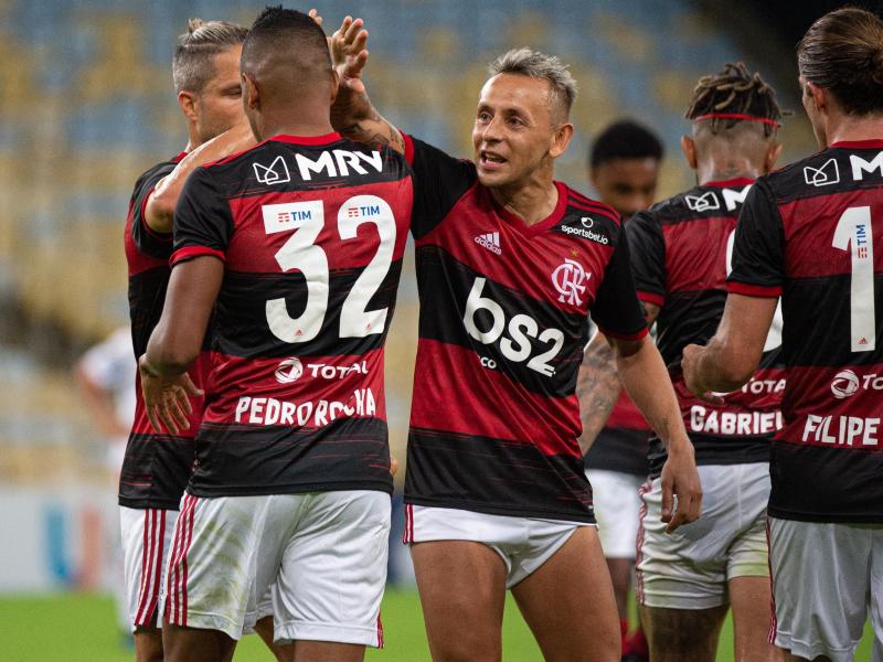 Flamengo um Ex-Bayern-Profi Rafinha (M.) feierte einen Sieg