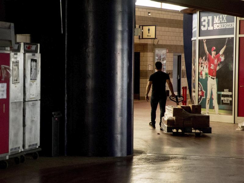In der MLB sind vor der Wiederaufnahme des Trainings 31 Spieler und sieben Mitarbeiter positiv auf das Coronavirus getestet worden In der MLB sind vor der Wiederaufnahme des Trainings 31 Spieler und sieben Mitarbeiter positiv auf das Coronavirus getestet worden