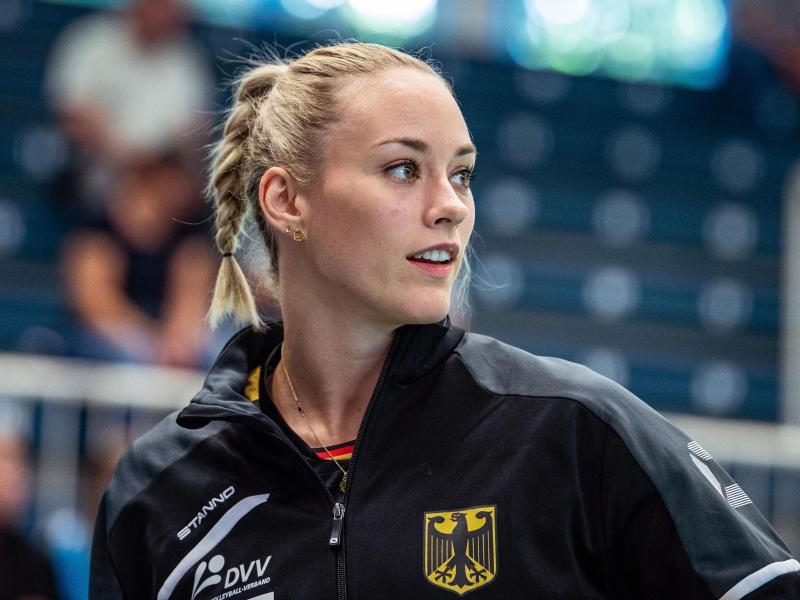 Unternimmt einen Ausflug in den Sand: Hallen-Nationalspielern Louisa Lippmann Unternimmt einen Ausflug in den Sand: Hallen-Nationalspielern Louisa Lippmann