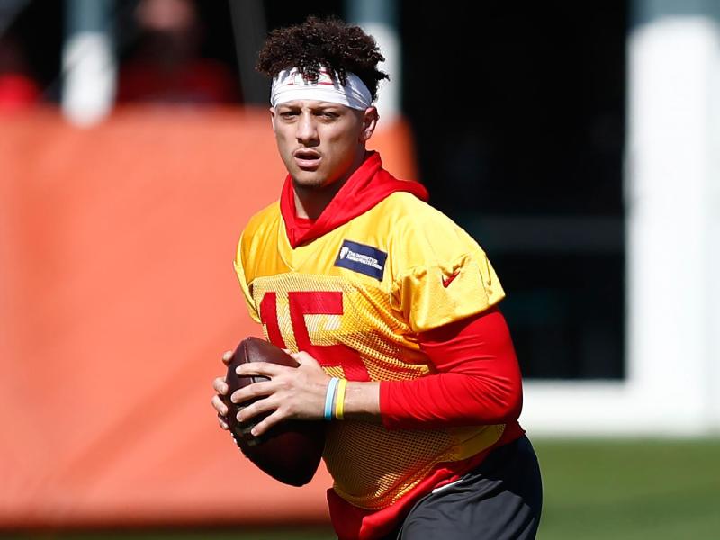 NFL-Mega-Verdiener Patrick Mahomes ist als Teilhaber bei den Kansas City Royals aus der Major League Baseball eingestiegen NFL-Mega-Verdiener Patrick Mahomes ist als Teilhaber bei den Kansas City Royals aus der Major League Baseball eingestiegen