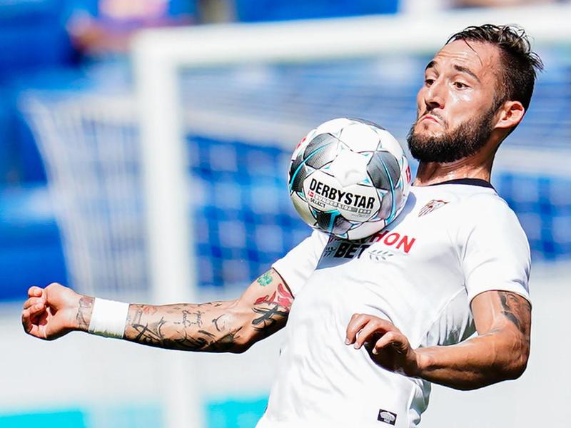 Hat seine Infektion mit dem Coronavirus auf Twitter öffentlich gemacht: Nemanja Gudelj vom FC Sevilla Hat seine Infektion mit dem Coronavirus auf Twitter öffentlich gemacht: Nemanja Gudelj vom FC Sevilla