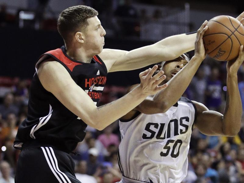 Isaiah Hartenstein (l.) spielt derzeit in Houston Isaiah Hartenstein (l.) spielt derzeit in Houston