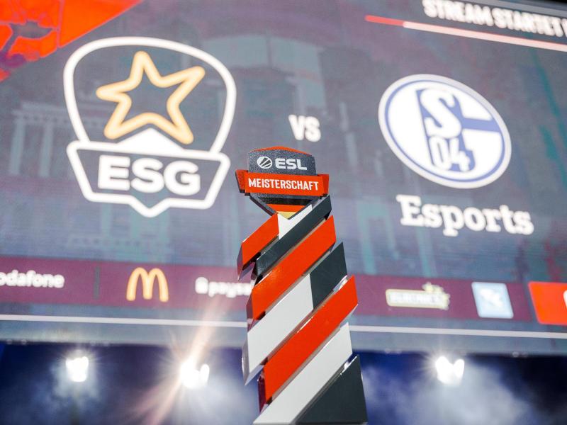 Die Trophäe der ESL Meisterschaft auf der Gamescom 2019 Die Trophäe der ESL Meisterschaft auf der Gamescom 2019