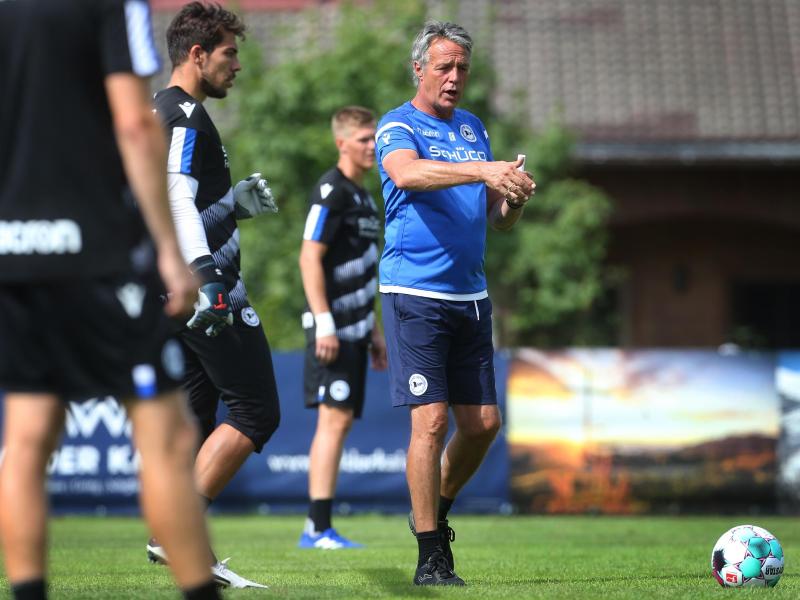 Arminia-Trainer Uwe Neuhaus kritisiert die unterschiedlichen Pläne zur Fan-Rückkehr