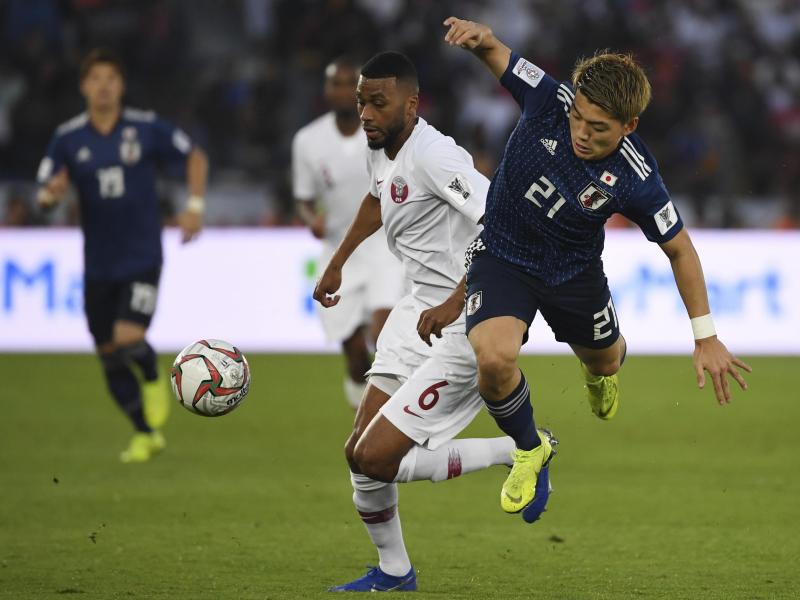 Arminia Bielefeld verpflichtete den japanischen Fußball-Nationalspieler Ritsu Doan (re.)