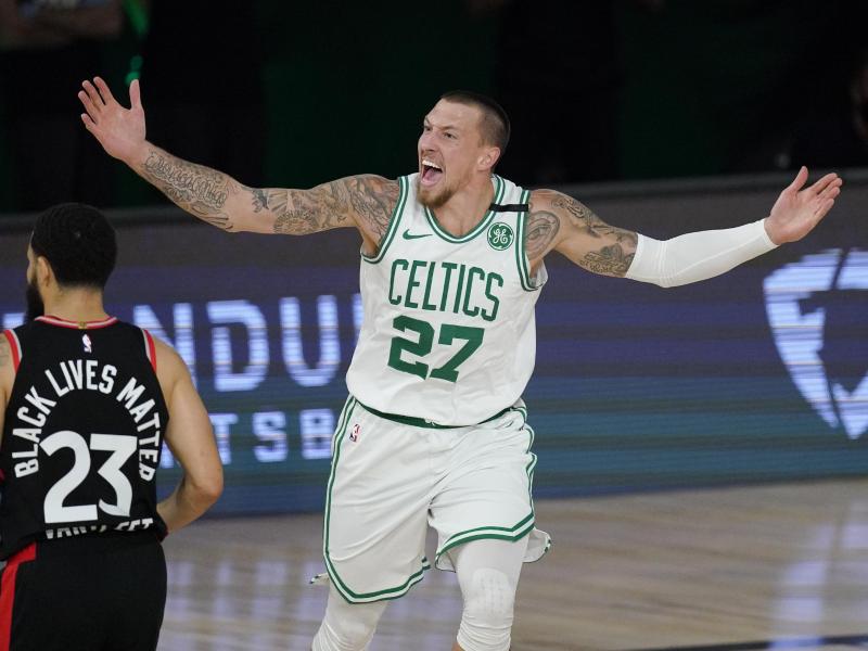 Daniel Theis ist in seiner dritten Saison erstmals unumstrittener Stammspieler Daniel Theis ist in seiner dritten Saison erstmals unumstrittener Stammspieler