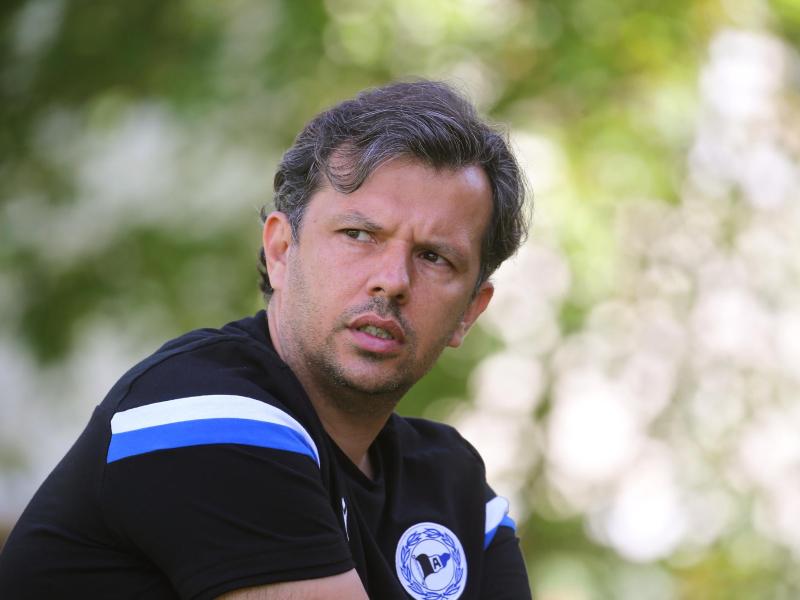 Zumindest wirtschaftlich sieht Samir Arabi Arminia Bielefeld am Tabellenende Zumindest wirtschaftlich sieht Samir Arabi Arminia Bielefeld am Tabellenende