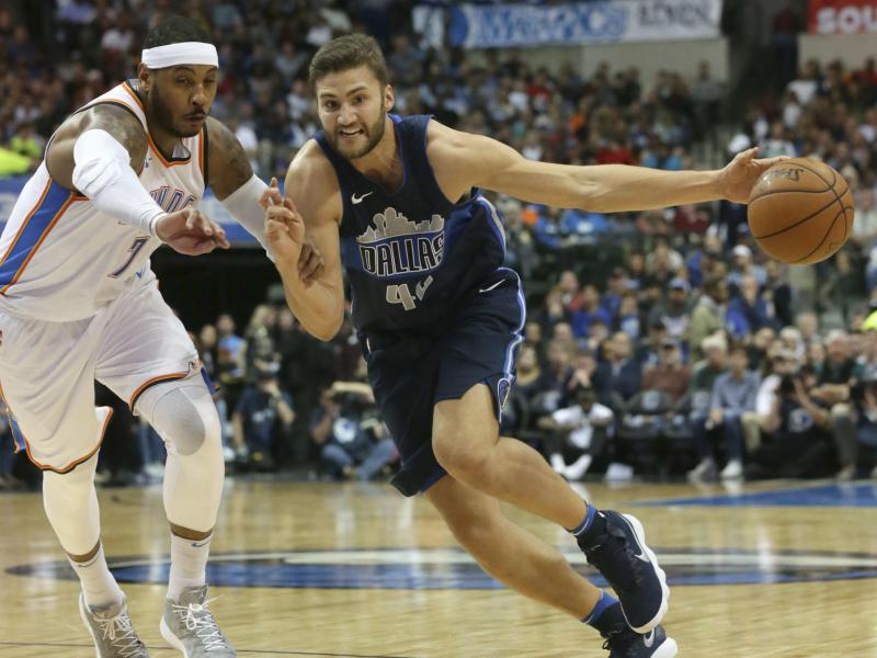 Ist endgültig angekommen bei den Dallas Mavericks: Maximilian Kleber (r.) Ist endgültig angekommen bei den Dallas Mavericks: Maximilian Kleber (r.)