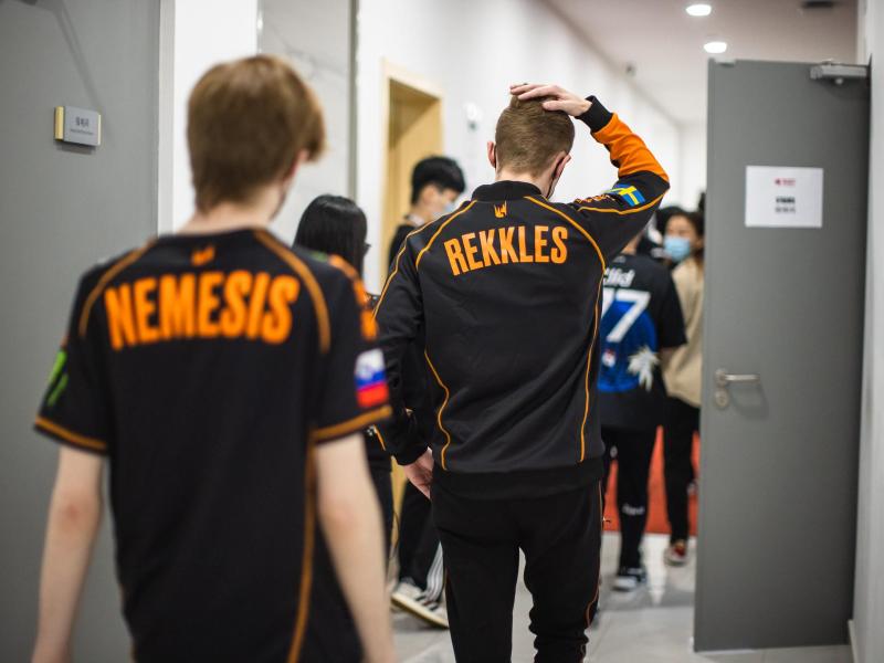 Fnatic muss nach der Niederlage im Viertelfinale der League-of-Legends-Weltmeisterschaft gegen Top Esports nach Hause fahren Fnatic muss nach der Niederlage im Viertelfinale der League-of-Legends-Weltmeisterschaft gegen Top Esports nach Hause fahren