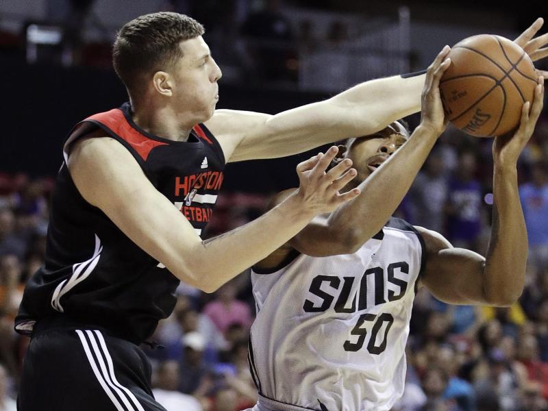 Isaiah Hartenstein (l.) steht vor einem Wechsel zu den Denver Nuggets in der NBA Isaiah Hartenstein (l.) steht vor einem Wechsel zu den Denver Nuggets in der NBA