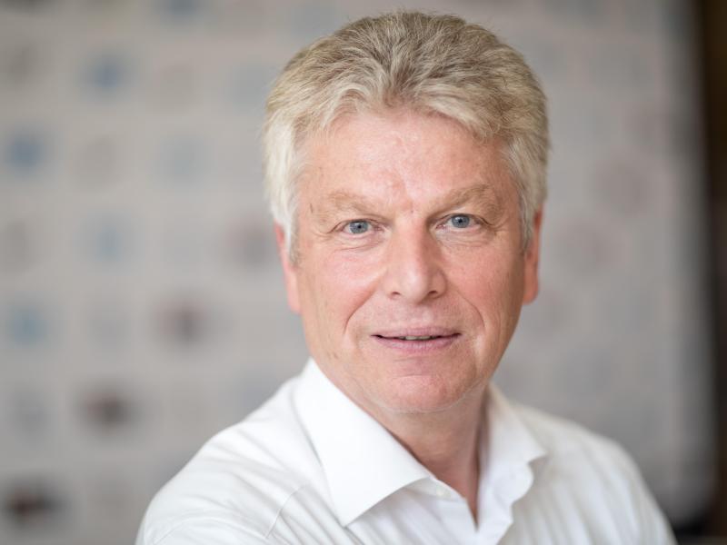 DLV-Präsident Jürgen Kessing verabschiedete die neue Satzung DLV-Präsident Jürgen Kessing verabschiedete die neue Satzung