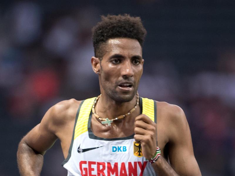 Amanal Petros lief einen Marathon in 2:07:18 Stunden Amanal Petros lief einen Marathon in 2:07:18 Stunden