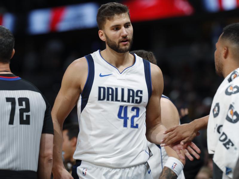 Maxi Kleber (M.) erzielte starke 13 Punkte und sieben Rebounds in 16 Minuten Einsatzzeit