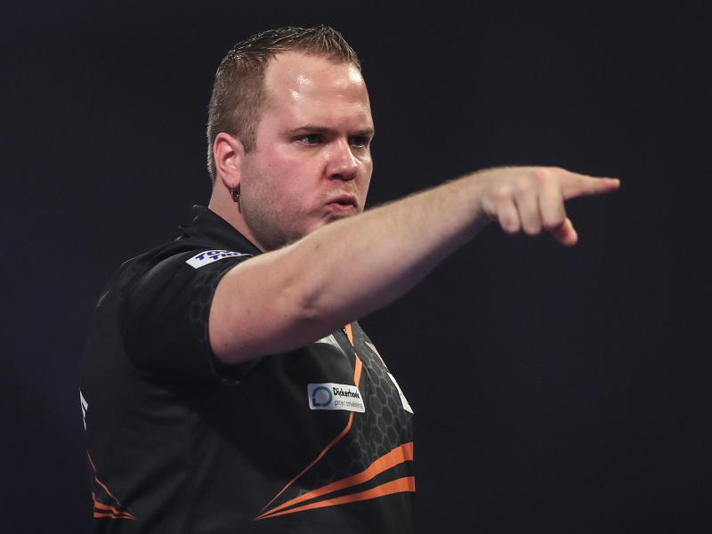 Pdc Darts Wm Auberginen Konig Dirk Van Duijvenbode Nimmt Nachste Hurde