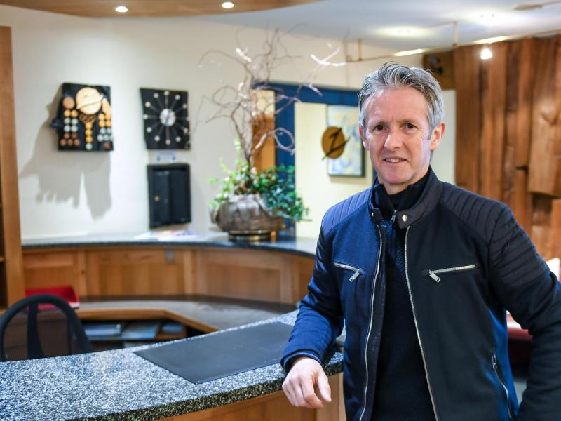 Lebt das Skispringen in seinem Hotel: Jens Weißflog, Skisprungweltmeister, Olympiasieger und Hotelier Lebt das Skispringen in seinem Hotel: Jens Weißflog, Skisprungweltmeister, Olympiasieger und Hotelier