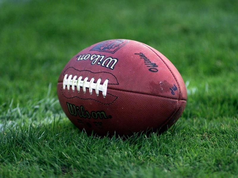 Fans der Buffalo Bills haben für eine vom gegnerischen Quarterback unterstützte Hilfseinrichtung fast 150.000 Dollar gespendet Fans der Buffalo Bills haben für eine vom gegnerischen Quarterback unterstützte Hilfseinrichtung fast 150.000 Dollar gespendet