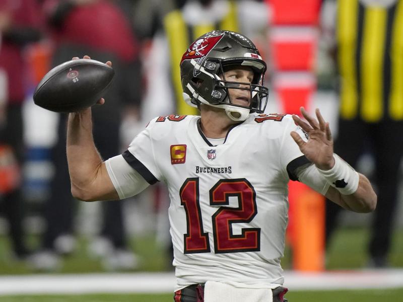 Tom Brady besitzt noch einen Vertrag für die kommende NFL-Saison bei den Tampa Bay Buccaneers Tom Brady besitzt noch einen Vertrag für die kommende NFL-Saison bei den Tampa Bay Buccaneers