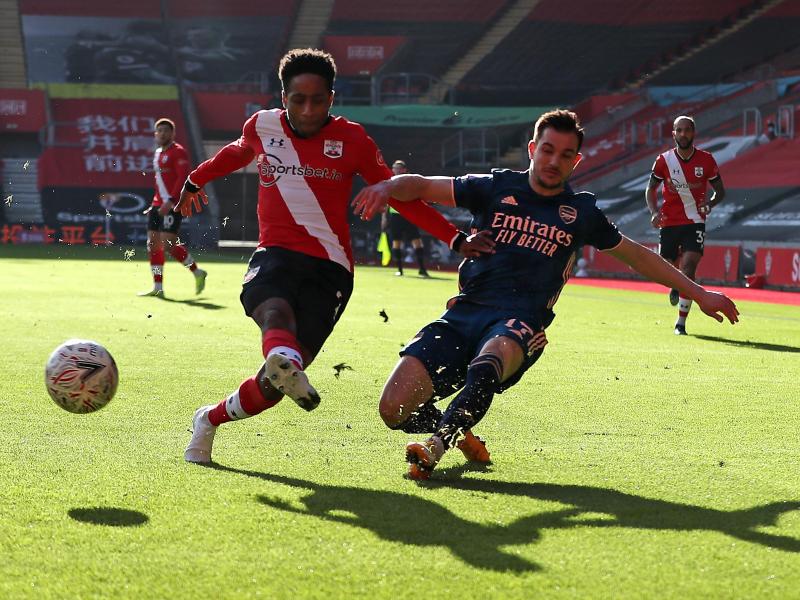 Intensiver Fight um den Ball bei Southampton gegen Arsenal. Foto: Catherine Ivill/PA Wire/dpa