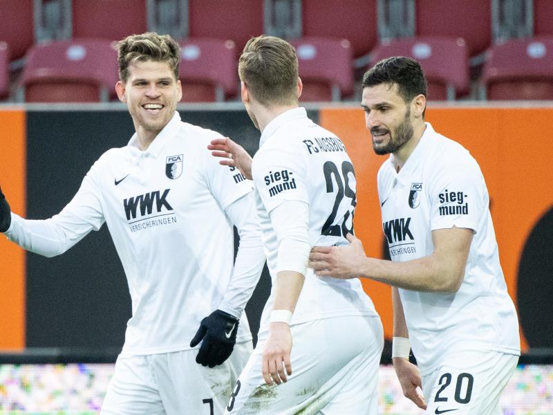 Augsburger Matchwinner gegen Union: Florian Niederlechner (l.)
