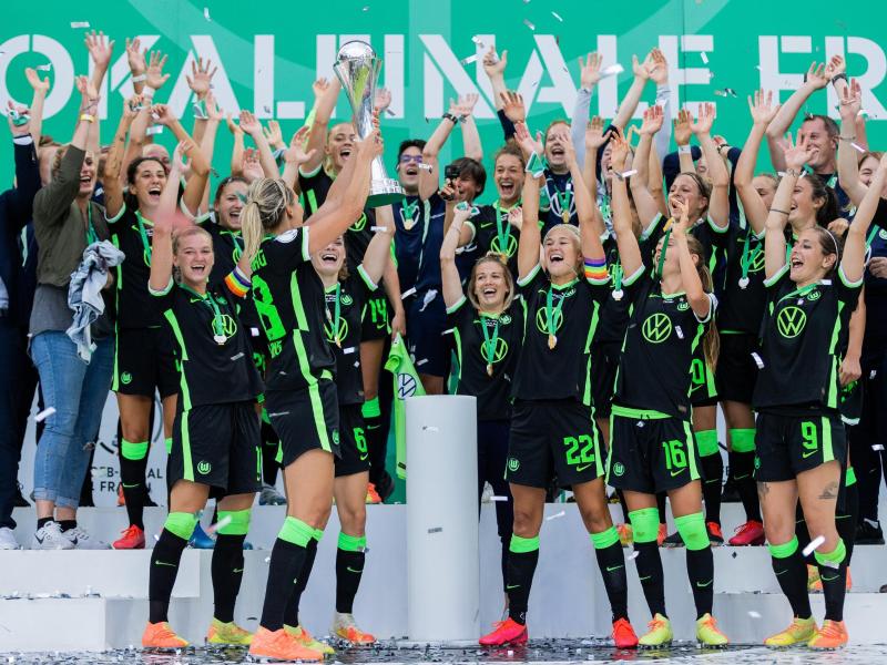 Die Spielerinnen des VfL Wolfsburg hatten 2020 den DFB-Pokal gewonnen