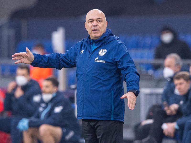 Schalkes Trainer Christian Gross bangt um zwei Profis