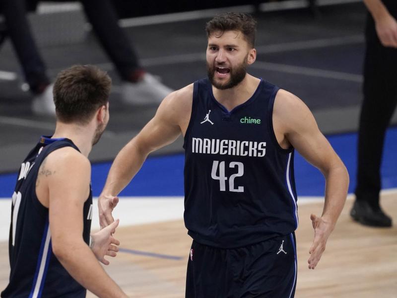 Die Partie der Dallas Mavericks mit Maxi Kleber bei den Houston Rockets wurde abgesagt Die Partie der Dallas Mavericks mit Maxi Kleber bei den Houston Rockets wurde abgesagt
