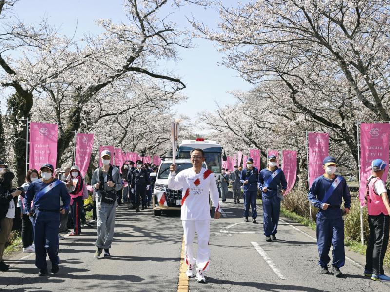 Viele Japaner befürchten, dass sich das Coronavirus durch den Fackellauf weiter ausbreitet Viele Japaner befürchten, dass sich das Coronavirus durch den Fackellauf weiter ausbreitet