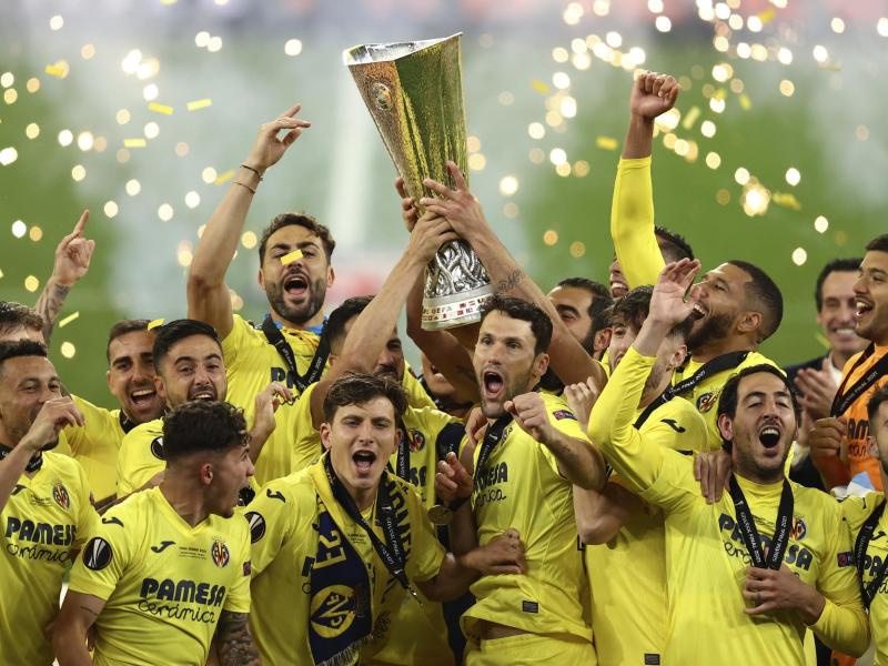 Villarreals Spieler feiern den erstmaligen Sieg in der Europa League