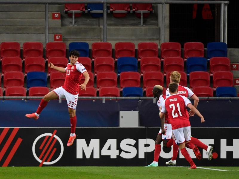 Wahid Faghir (l) unterschrieb beim VfB Wahid Faghir (l) unterschrieb beim VfB