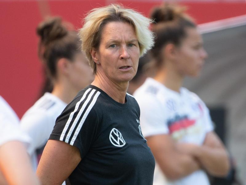 14 Nationalspielerinnen wollen den Trainerschein machen: Bundestrainerin Martina Voss-Tecklenburg freut es
