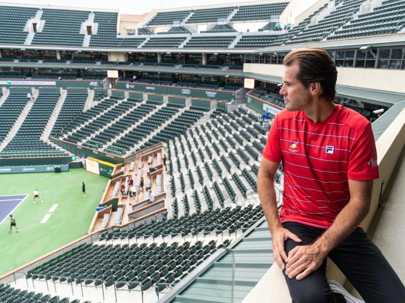 Tommy Haas blickt auf den Court im Stadion von Indian Wells, wo er Turnierdirektor ist