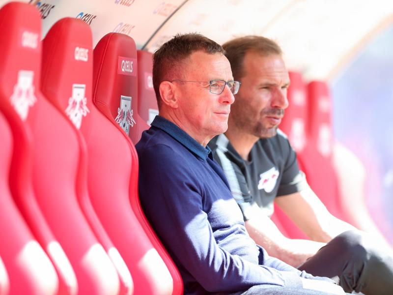 Ralf Rangnick kennt den Sportpsychologen Sascha Lense (r) bereits von RB Leipzig