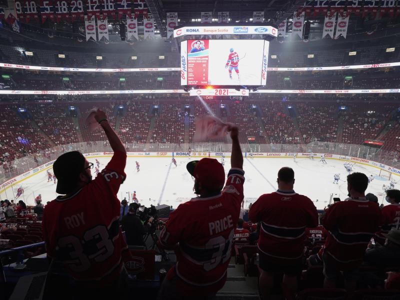 Fans der Montreal Canadiens jubeln vor einem Spiel. Momentan dürfen die Canadiens nicht als Mannschaft trainieren