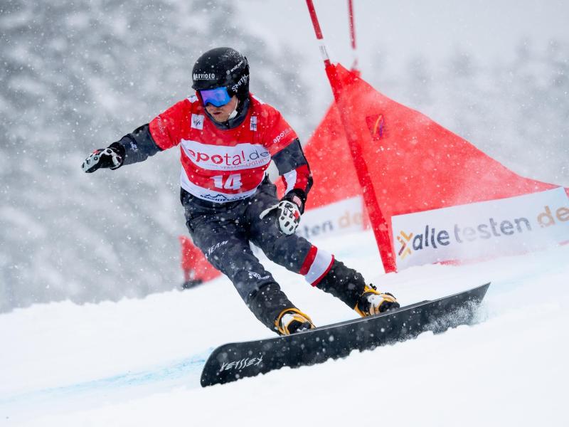 Die Schweizer Snowboarderin Patrizia Kummer in Aktion