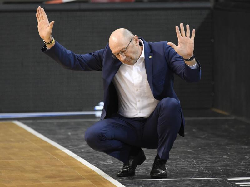 Oldenburgs Trainer Mladen Drijencic verliert mit seinen Baskets im ersten Spiel nach der Corona-Pause