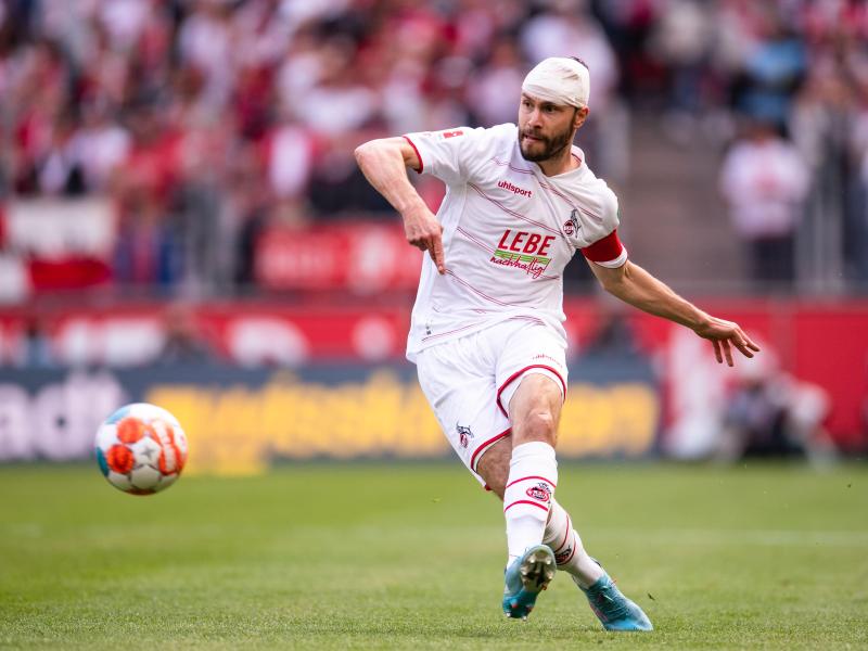 Kölns Jonas Hector kehrte nach seiner Verletzung gegen Bielefeld zunächst aufs Spielfeld zurück