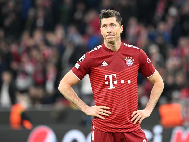 Stürmerstar Robert Lewandowski hat in München noch einen laufenden Vertrag bis zum 30. Juni 2023. Stürmerstar Robert Lewandowski hat in München noch einen laufenden Vertrag bis zum 30. Juni 2023.