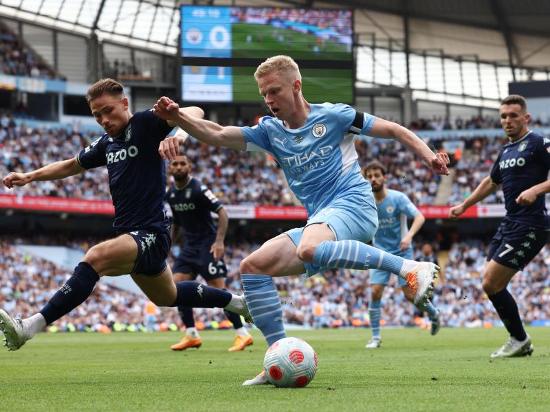 Alexander Zinchenko feiert mit Manchester City den englischen Meistertitel