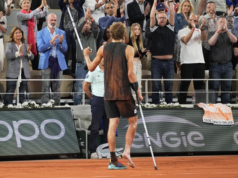 Alexander Zverev musste bei den French Open sein Spiel gegen Rafael Nadal wegen einer Fußverletzung aufgeben