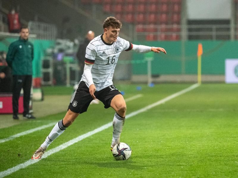 U21-Nationalspieler Eric Martel hat beim 1. FC Köln einen Vierjahresvertrag unterschrieben