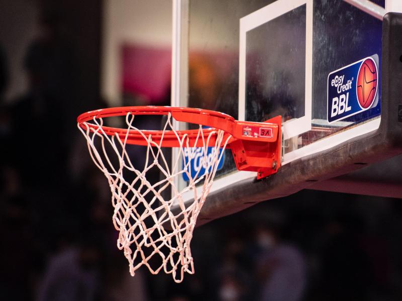 In der Basketball-Bundesliga soll bald auch auf Glasboden gespielt werden dürfen