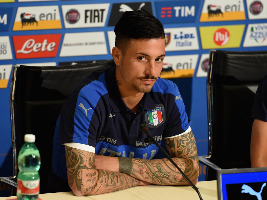 Armando Izzo en una rueda de prensa con la selección italiana. (Foto: Getty)