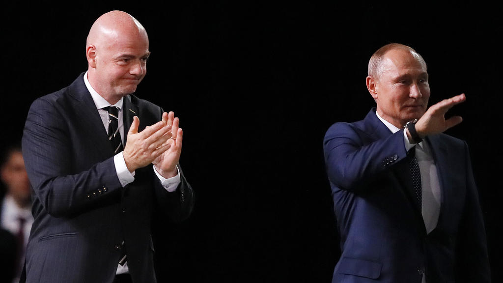 Russlands Präsident Wladimir Putin (r.) zeigte sich bei der WM nur selten Russlands Präsident Wladimir Putin (r.) zeigte sich bei der WM nur selten