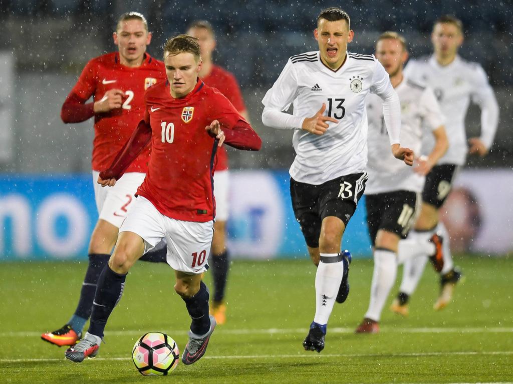 Martin Ødegaard (l.) traf zur 2:1-Führung der Norweger Martin Ødegaard (l.) traf zur 2:1-Führung der Norweger