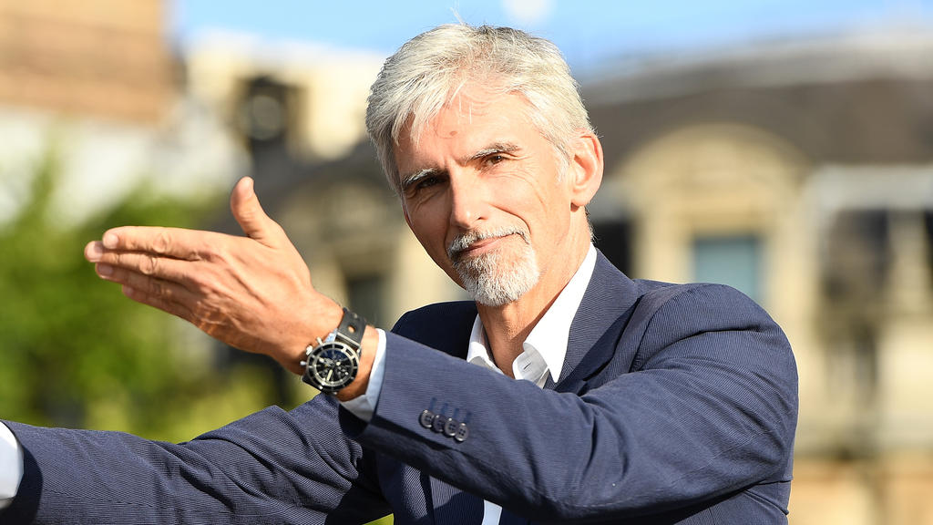 Ex-Champion Damon Hill wünscht sich mehr Verantwortung in den Händen der Formel-1-Fahrer Ex-Champion Damon Hill wünscht sich mehr Verantwortung in den Händen der Formel-1-Fahrer