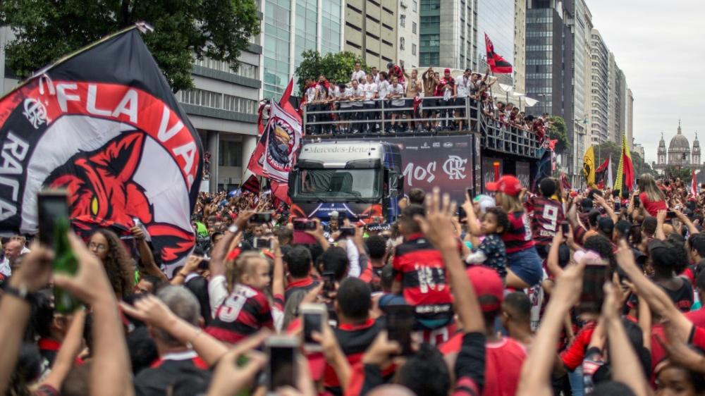 Flamengo-Fans feiern ihre Titelhelden Flamengo-Fans feiern ihre Titelhelden