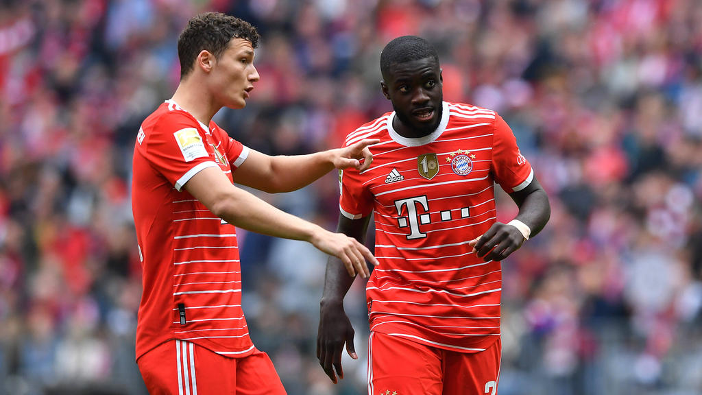 Pavard (li.) soll beim FC Bayern bleiben, Upamecano (re.) könnte nach nur einem Jahr gehen Pavard (li.) soll beim FC Bayern bleiben, Upamecano (re.) könnte nach nur einem Jahr gehen